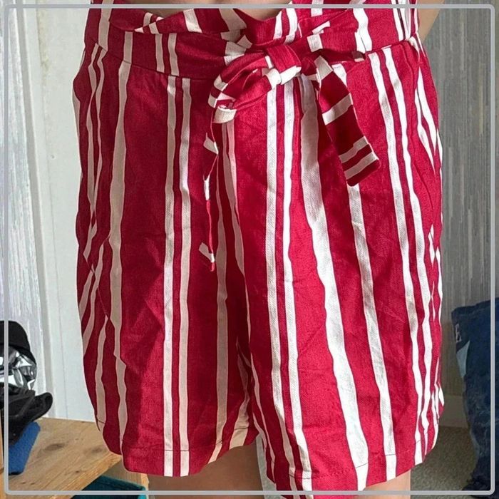 Short à rayure taille 34 marque naf naf - photo numéro 2