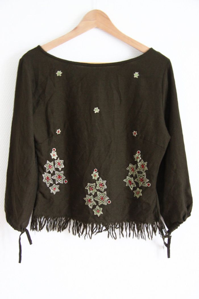 100% laine fine, top hippie kaki cintré et brodé, à franges