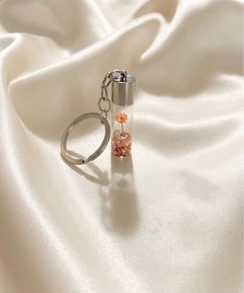 Petit porte clé fleur séché orange neuf