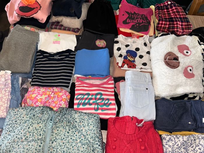 Gros lot de 90 vêtements fille - photo numéro 2
