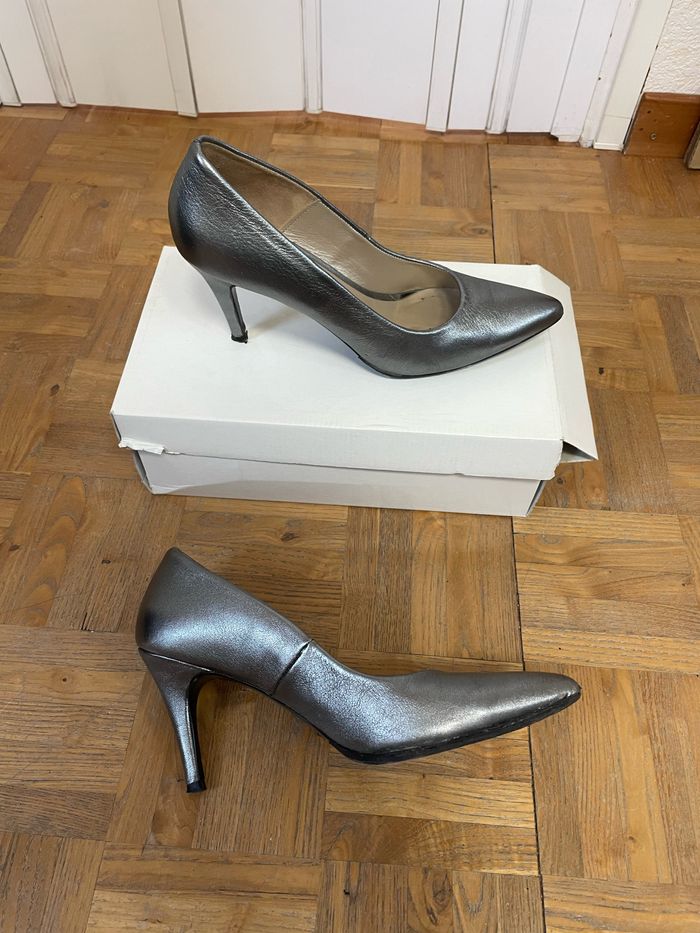 Chaussures grises - photo numéro 9