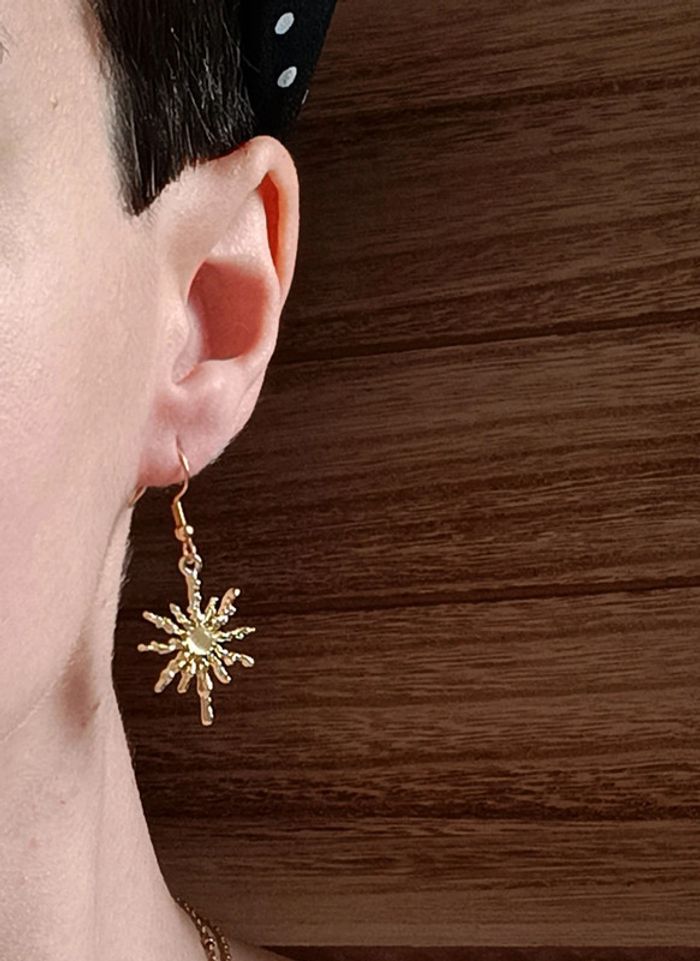 Jolies boucles d'oreilles soleil - photo numéro 3