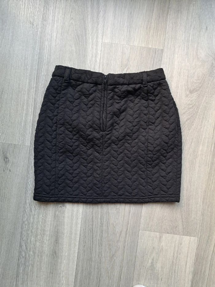 Jupe noire - photo numéro 3