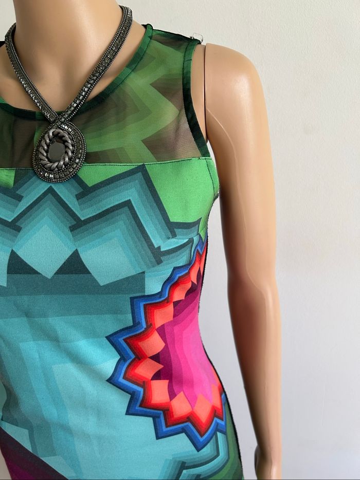 Robe noire et imprimée sans manches Desigual taille S bon état - photo numéro 4