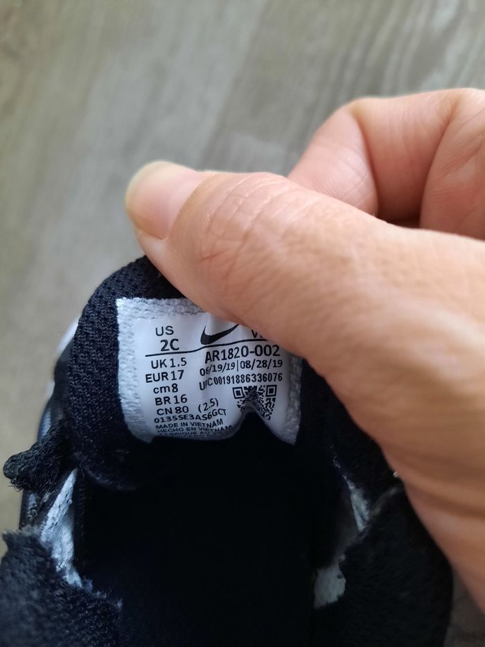Chaussures Nike taille 17 - photo numéro 3