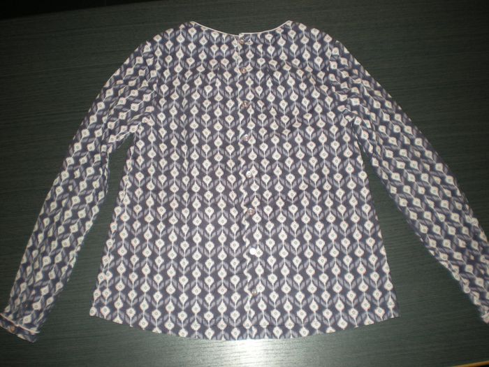 Blouse fille Sergent Major 10 ans très bon état + don d'un tee-shirt - photo numéro 3