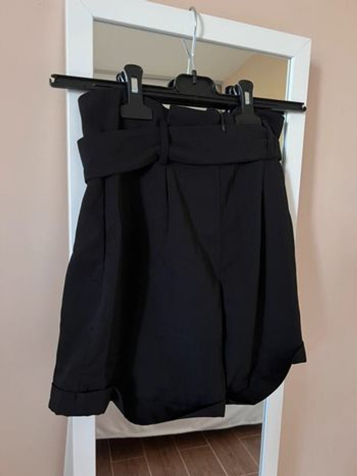 Short ceinturé noir taille haute - photo numéro 3
