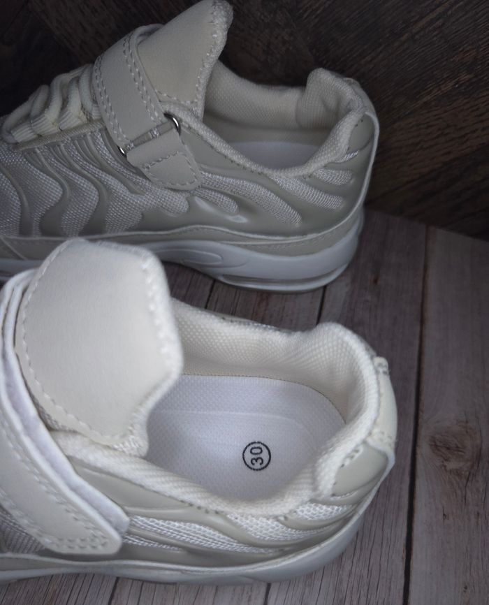 Baskets beige à scratch enfants mixtes tendances - Taille 30 - NEUVES 🌟 - photo numéro 2