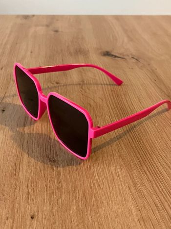 Lunettes de soleil femmes neuves