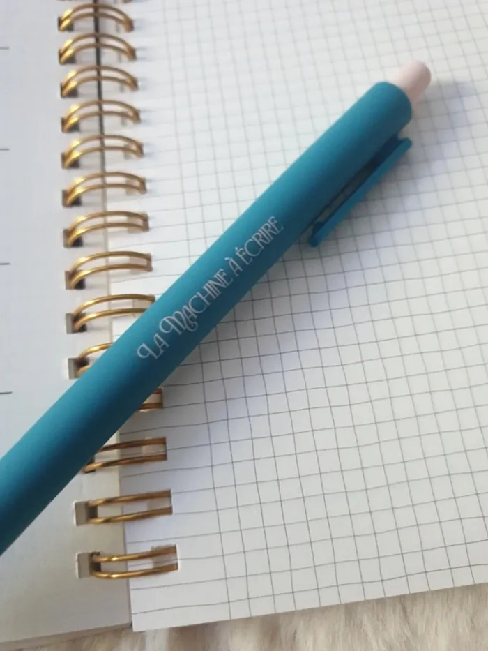 Neuf ensemble weekly planner et stylo my little box - photo numéro 4