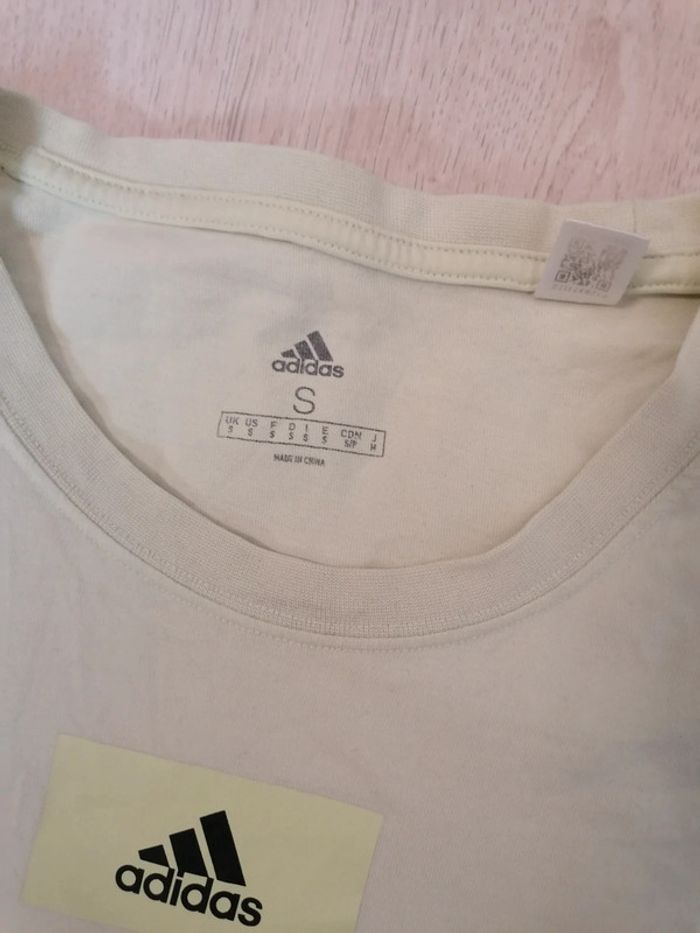 T-shirt Adidas taille S - photo numéro 2
