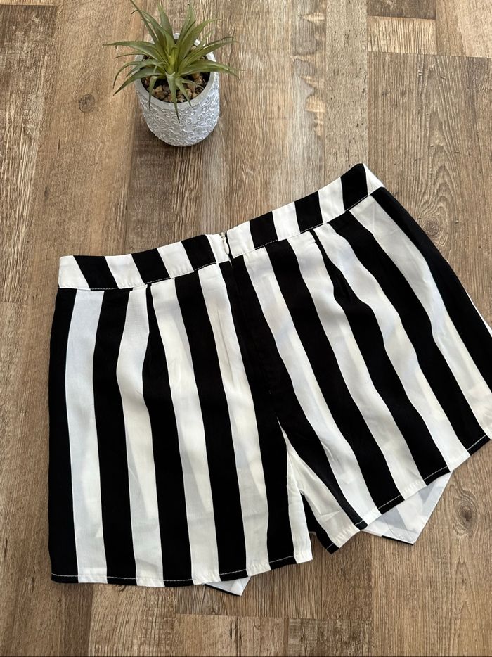- Short M - Taille S / 36 - Très Bon état - photo numéro 2