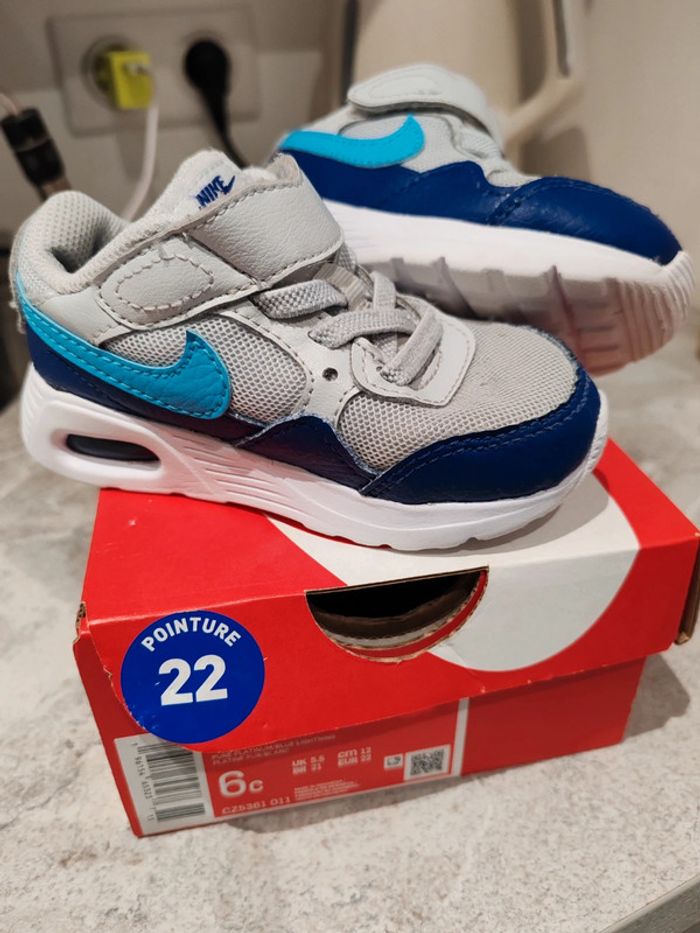 Baskets Nike T. 22