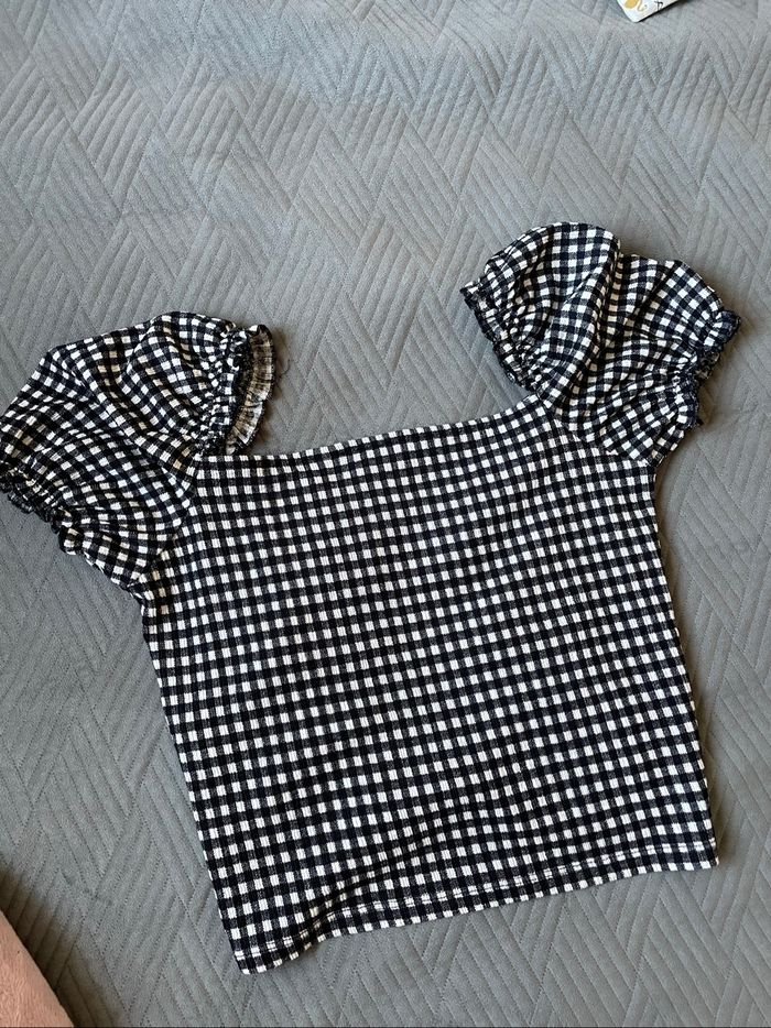Top Kiabi noir et blanc manche bouffante taille M - photo numéro 9