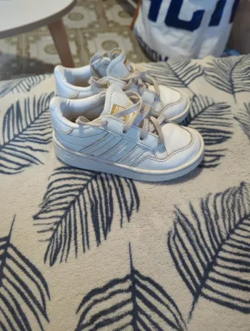 Baskets adidas blanches