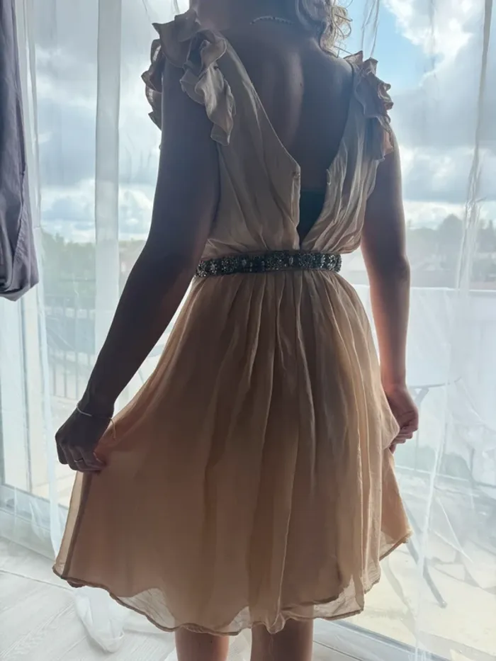 obe de cérémonie beige – Volants & strass – Parfaite pour mariage/soirée - photo numéro 2