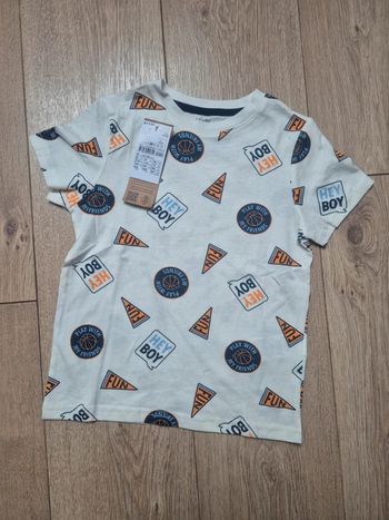 Tee-shirt MC kiabi blanc "play with my friends" 6 ans neuf avec étiquette