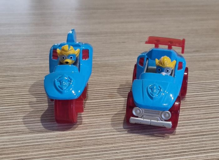 Véhiculé True métal des jumeaux Ella et Tuck