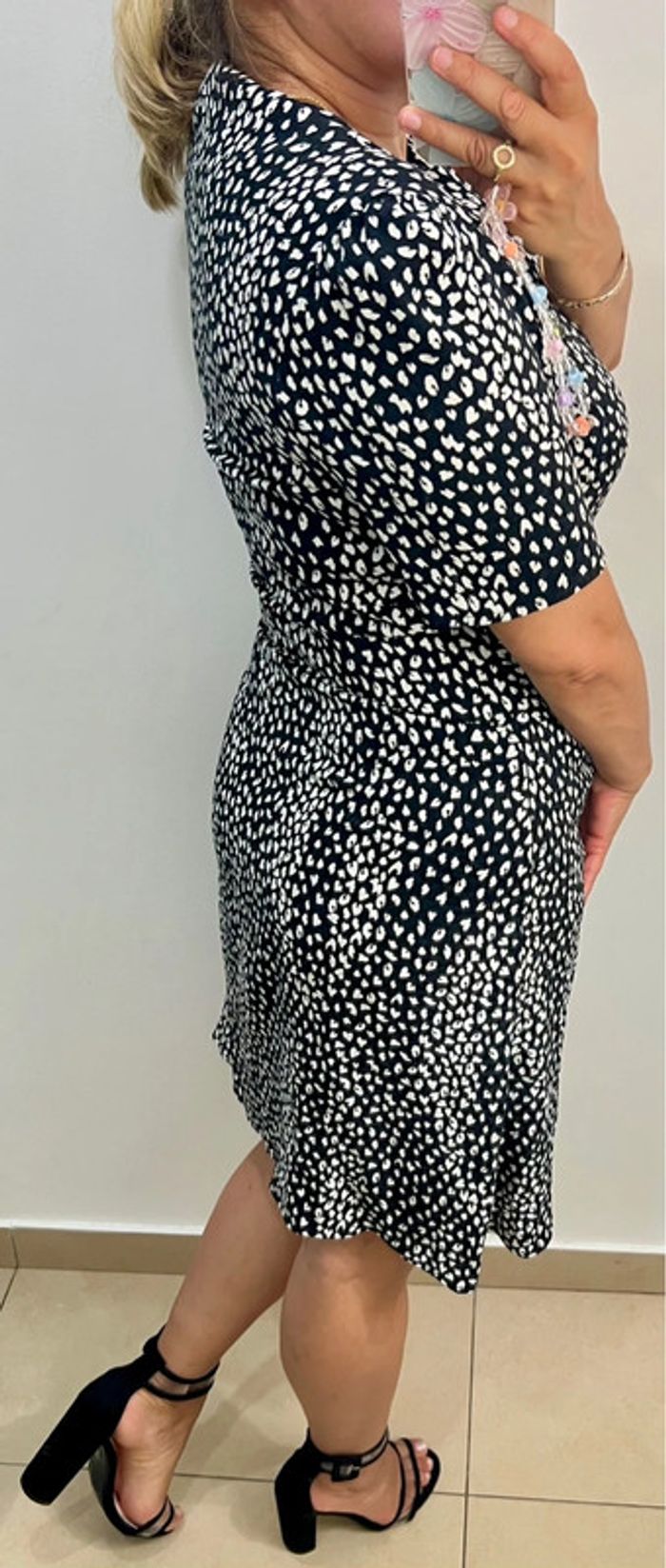 Robe Maje avec des petits cœurs Col V Taille 40 - photo numéro 4