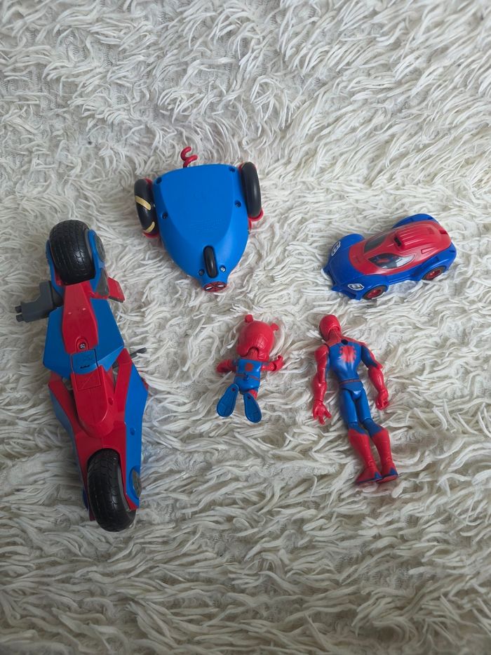 Voiture disney spiderman et spider cochon disneyland paris - photo numéro 8