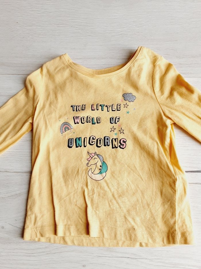 Vêtement fille tee-shirt manches longues moutarde licrone arc en ciel Kiabi 3 ans - photo numéro 2