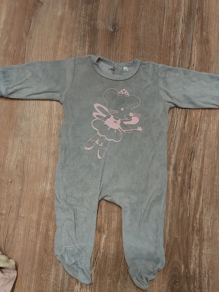 Lot 6 pyjamas 6mois - photo numéro 2