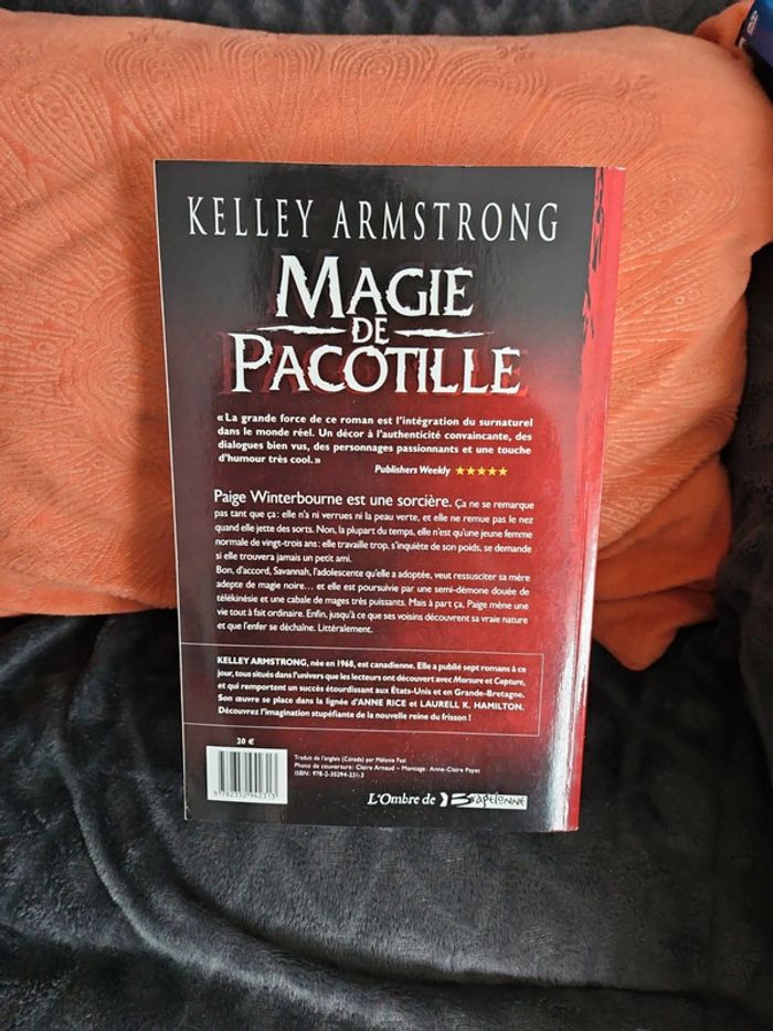 Livre broché kelley Armstrong magie de pacotille - photo numéro 2