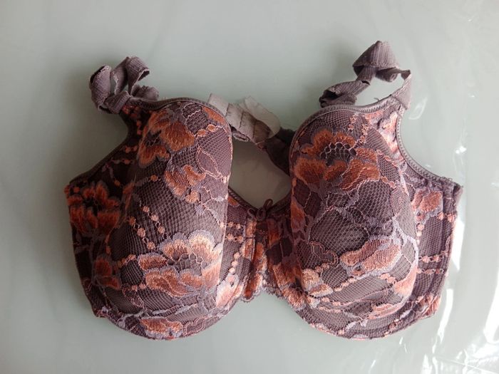 Soutien gorge dentelle taille 95E - photo numéro 2