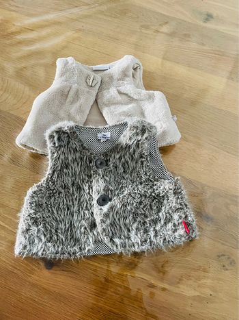 Lot de 2 gilets fourrure 12 mois