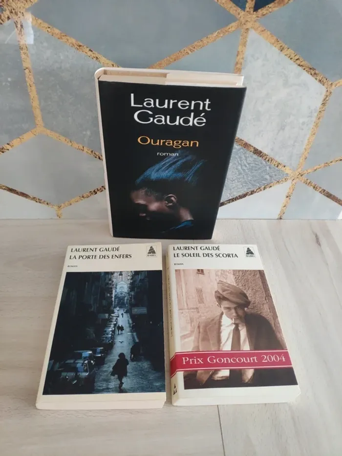 Lot 3 livres Laurent Gaudé soleil des Scorta porte des enfers ouragan