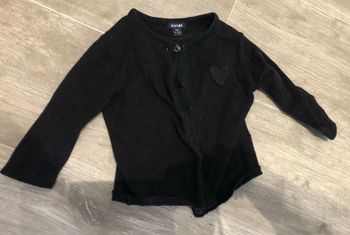 Gilet noir avec coeur Kiabi 9 mois