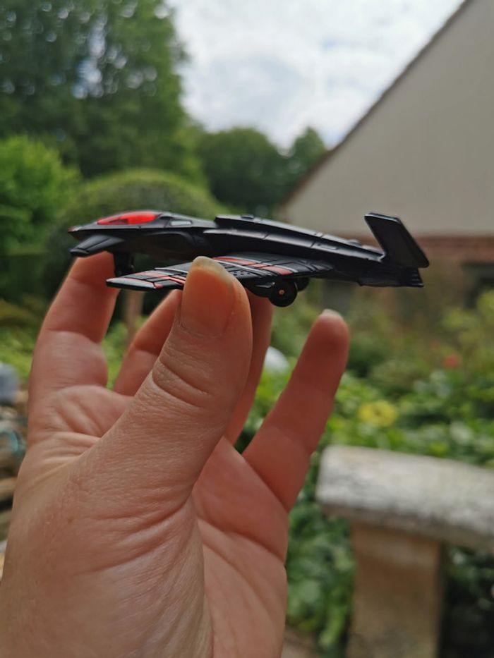 Jouet avion de chasse noir et rouge Mattel 2010 - photo numéro 2