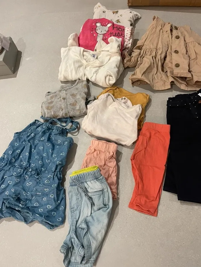 Lot vêtements fille 12 mois