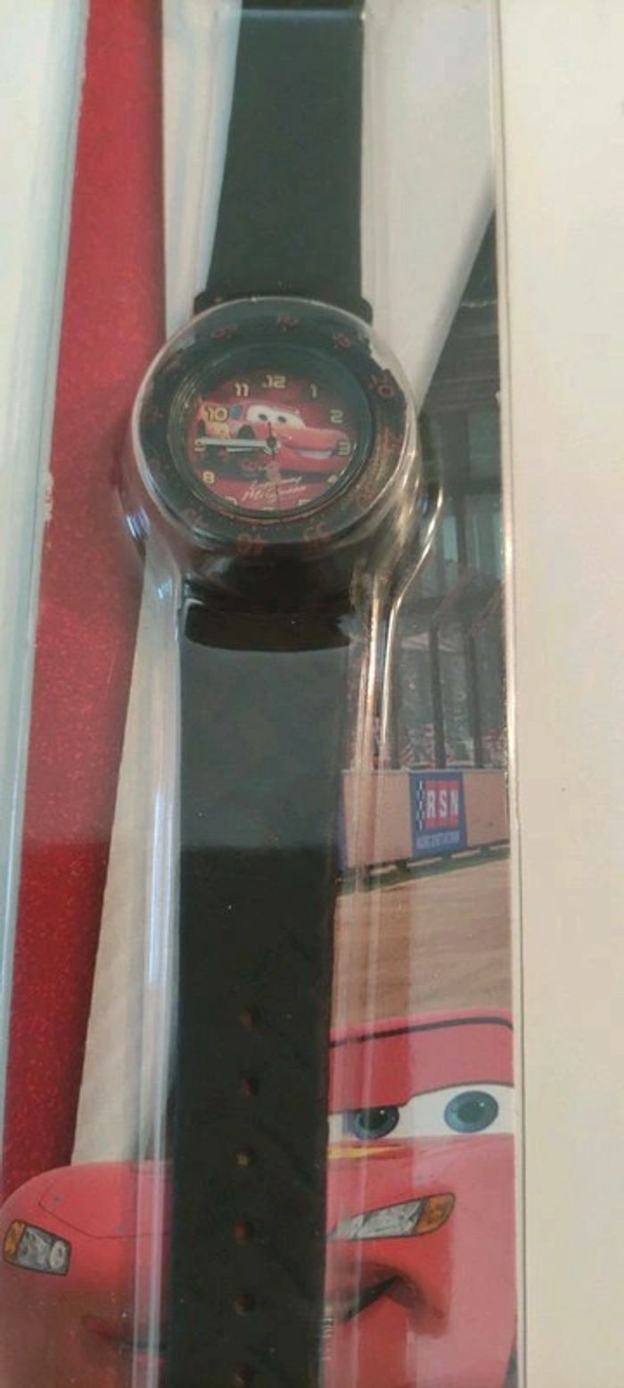 Authentique montre pour enfant de la marque Disneyland