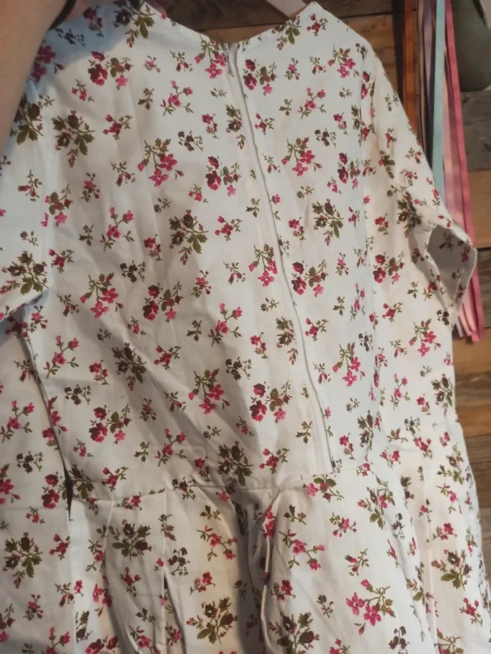 Robe fleurs fait main 8 ans neuf - photo numéro 4