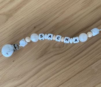 Attache-tétine en silicone personnalisée