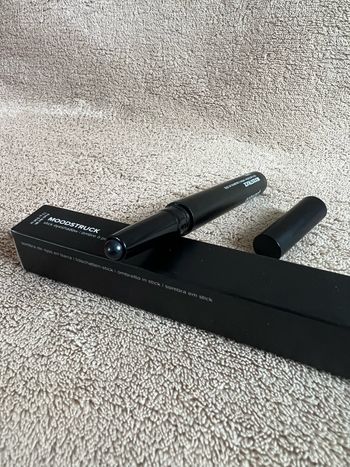 Ombre à paupières stick Laudable Younique