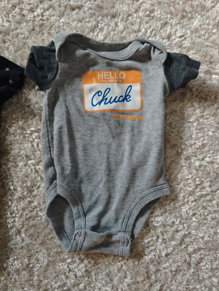 Lot 2 bodies manches courtes 6 Mois - photo numéro 2