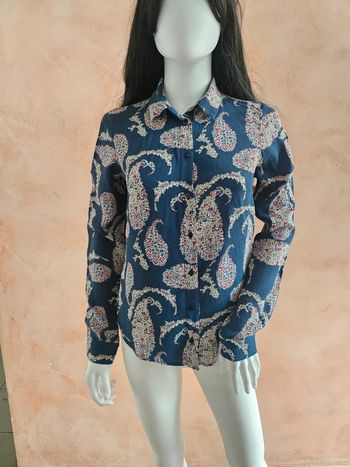 Chemise avec ses motifs style cachemire