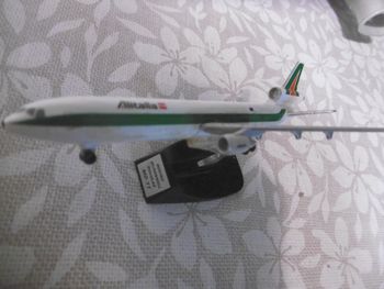 avion en métal de collection  air italia 