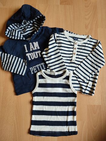 Lot neuf sweat Vertbaudet + t-shirt manches longues + débardeur Kiabi rayés marine et blanc en 6M