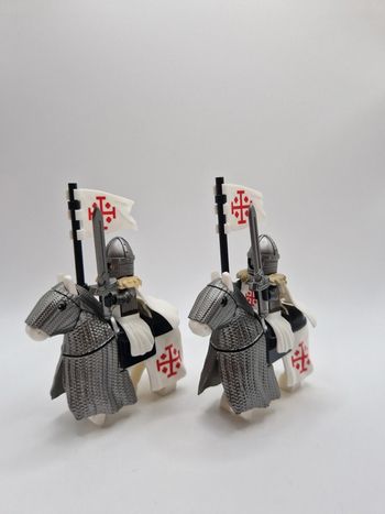Figurines type lego 2 chevaliers templiers