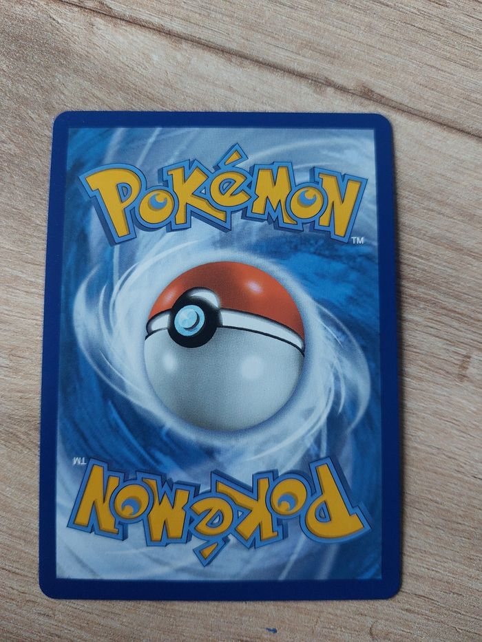 Carte pokemon Éclat d'Inezia 260/264 Poing de fusion - photo numéro 2