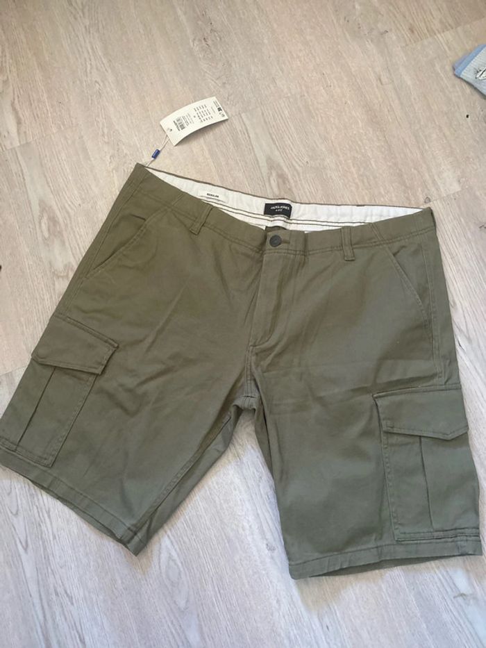 Short bermuda, cargo, Jack & Jones taille 52 w42 neuf