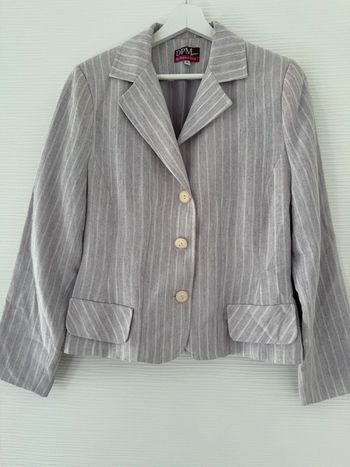Ensemble veste pantalon tailleur rose et blanc à rayures classe élégant