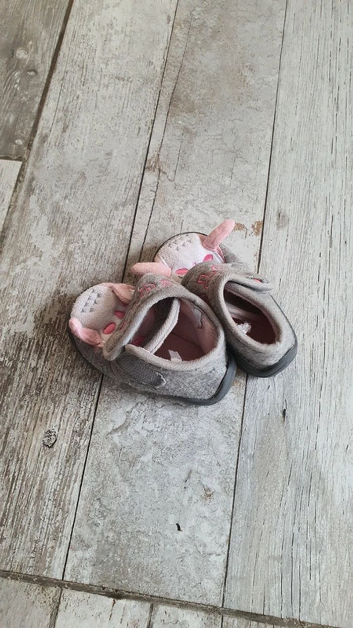 Chaussons taille 19 en très bon état - photo numéro 3