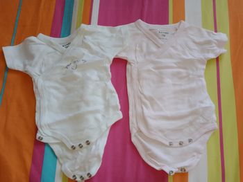 Lot de 2 body Kiabi 1 mois comme neuf