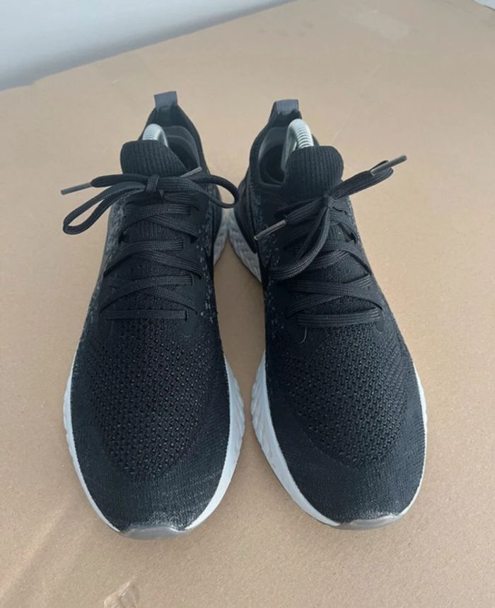 Baskets Nike Taille 42.5 - photo numéro 3
