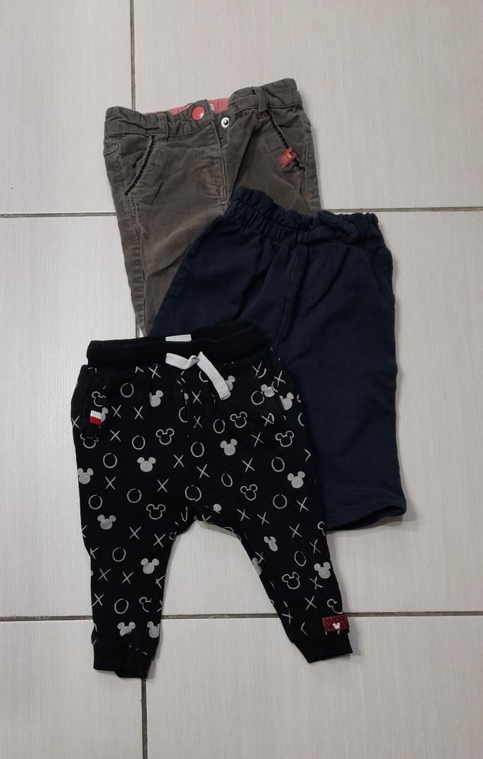 Pantalons 12 mois
Bon état
Le lot
