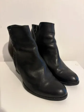 Bottines noires en cuir nafnaf